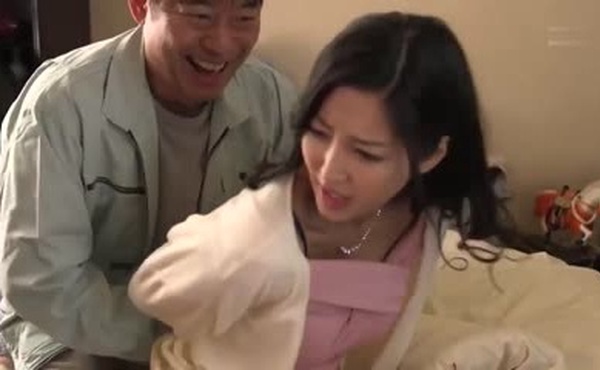 MIAA-606被監禁在垃圾房間的名媛妻子被春藥持續搞到高潮細腰美臀扭捏嗑藥做愛流汗潮吹高潮水川堇