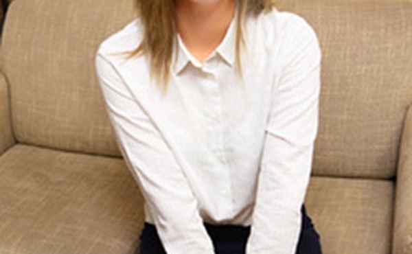 营业所女士的中出性爱！西村由奈