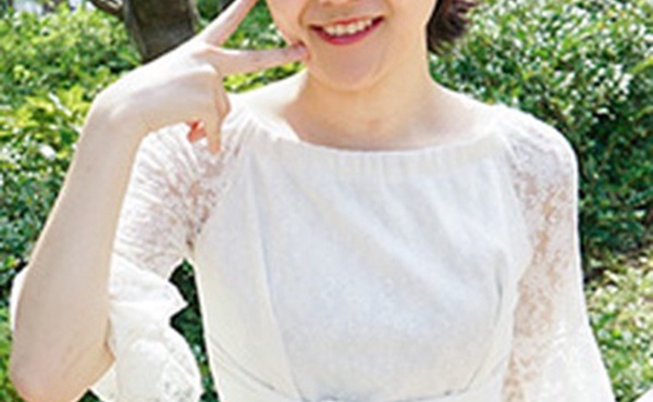 一个伪装成单纯的淫荡少女。水无月的眼泪