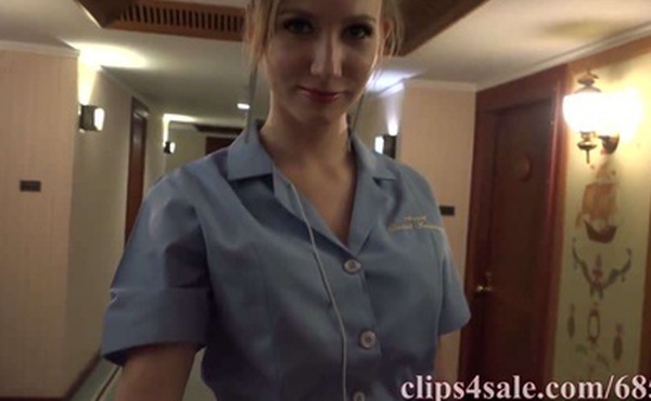 酒店看A片美女客房服务忍受不住诱惑操嘴深喉大量颜射脸上挂着精液打扫卫生