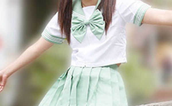 制服时代～JK素人妹子用嘴服侍我～夏野亚希