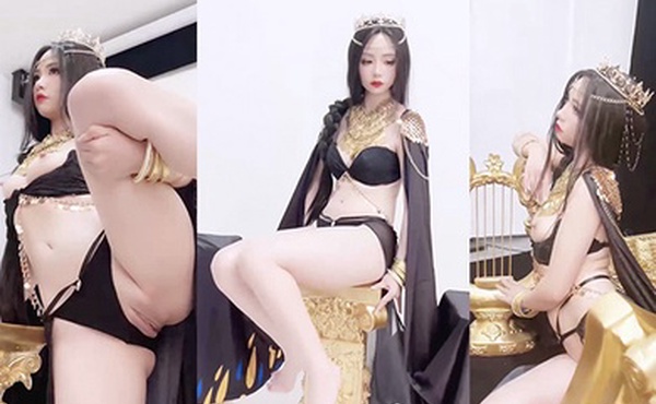 极品美女准备化妆进场