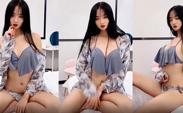 好喜欢看着美少女这样的姿势