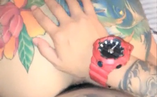 长得像莉哥的妹子和炮友双人啪啪大秀,跳蛋塞逼逼