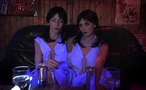 HP29 freak-house-siamese-twins_1080p