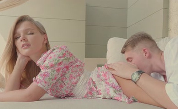 Horny teen Ellie Moore fucks in different positions and gets cum on ass_Miss Ellie Moore