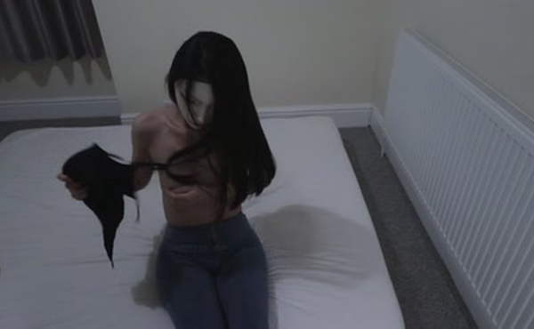 在公园里遇见一位美丽的残疾女孩，天呐，她竟然是处女_Sad Miss